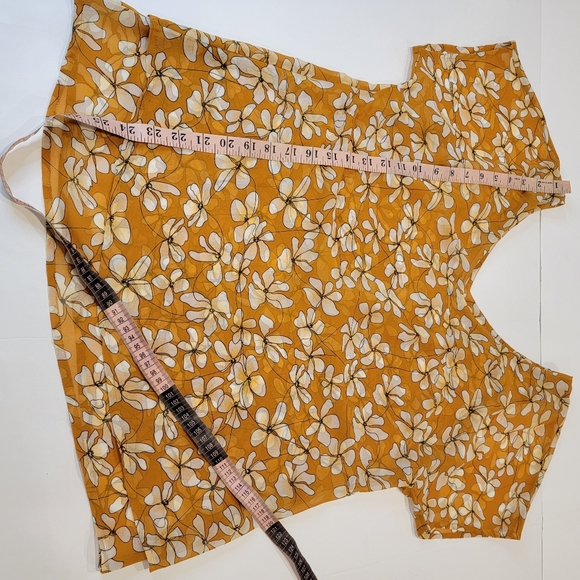 CAbi Thrive Blouse #3598 Butterscotch Yellow Floral Size Small - Picture 8 of 15